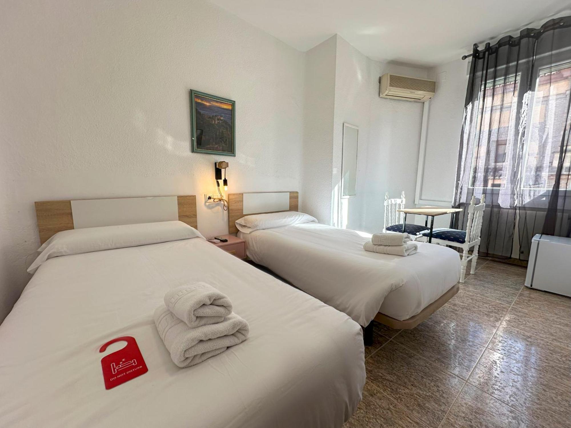Pension Recogidas Granada Exterior photo